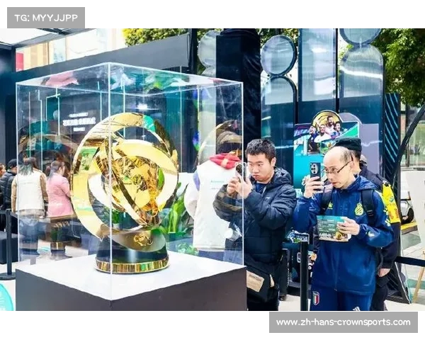 世俱杯奖杯首次亮相中国 Tiffany匠心之作闪耀亮相全球赛事 世俱杯奖杯首次亮相中国 Tiffany匠心之作闪耀亮相全球赛事